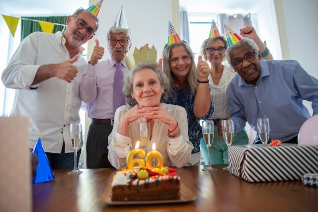 Kvinna som fyller 60 år. Ge bort en minnesvärd 60 års present till en kvinna från oss på Bodyflight.