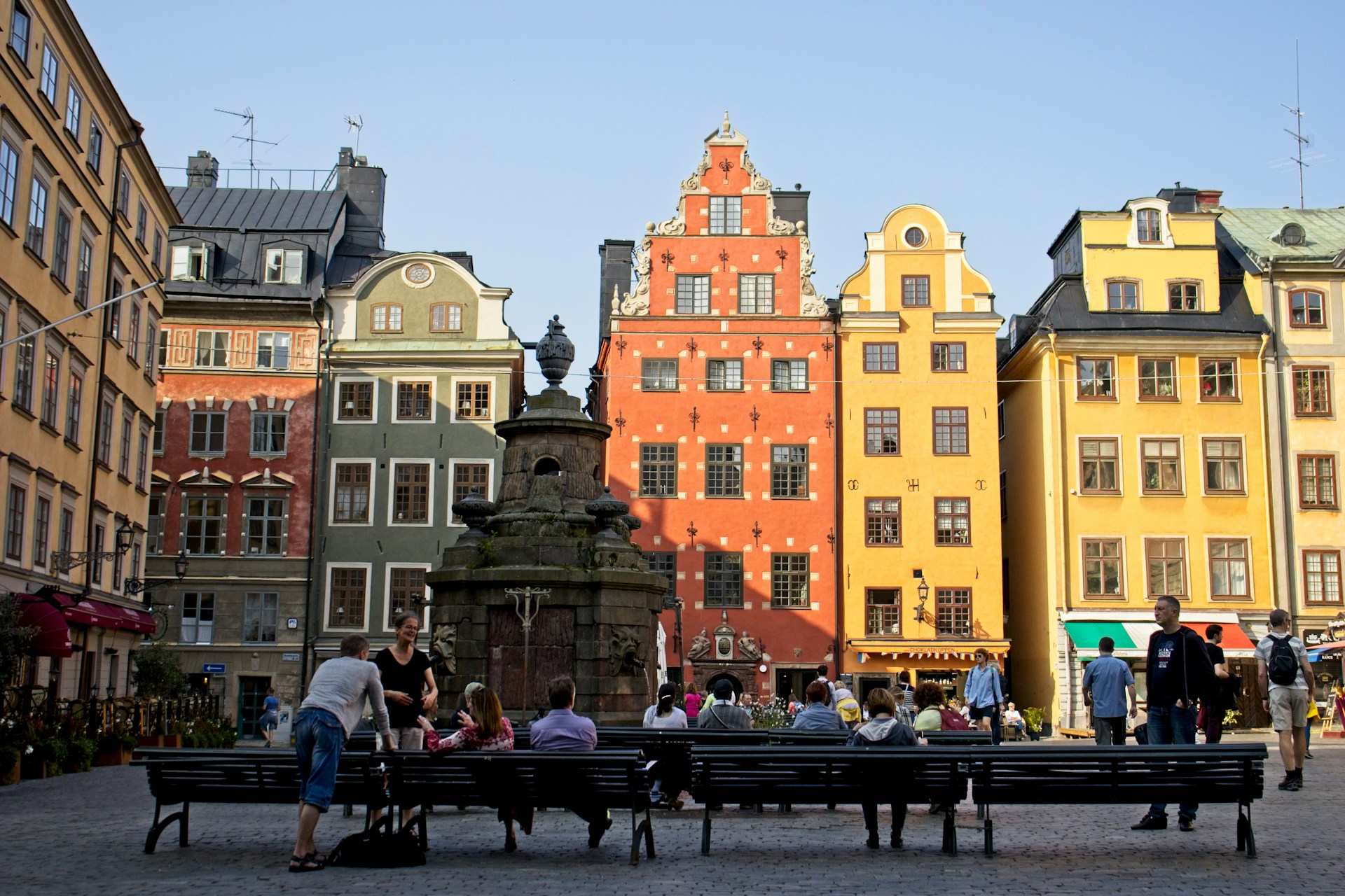 Att gå i Gamla stan är en av topp 10 saker att göra i Stockholm med barn.