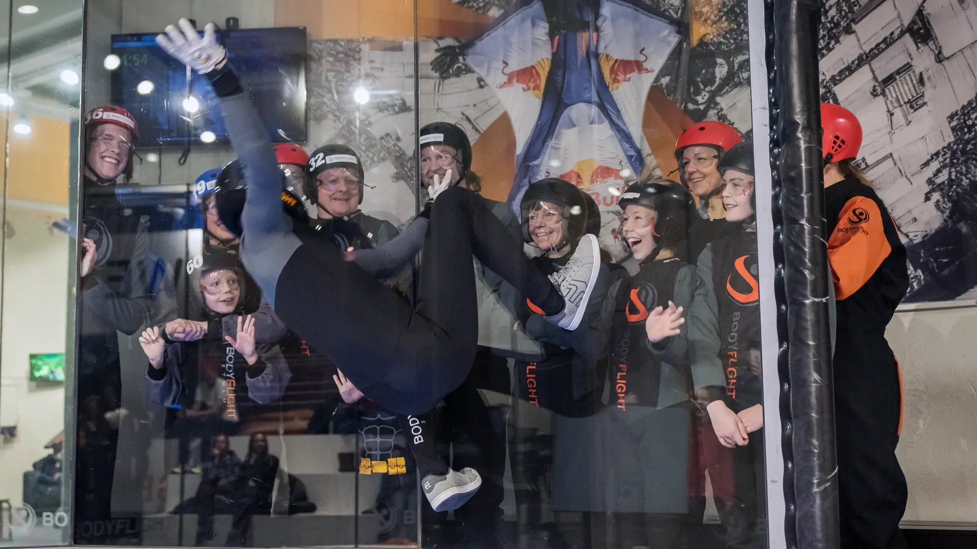 Indoor skydiving är en kul aktivitet i Stockholm.